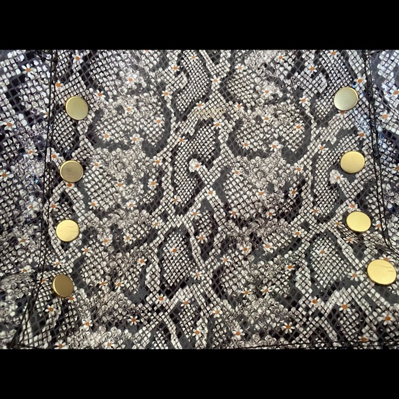 Hammitt Bryant Medium Leather Crossbody Bag in Daisy Snake w/ Acrylic Strap EUC - Picture 5 of 5